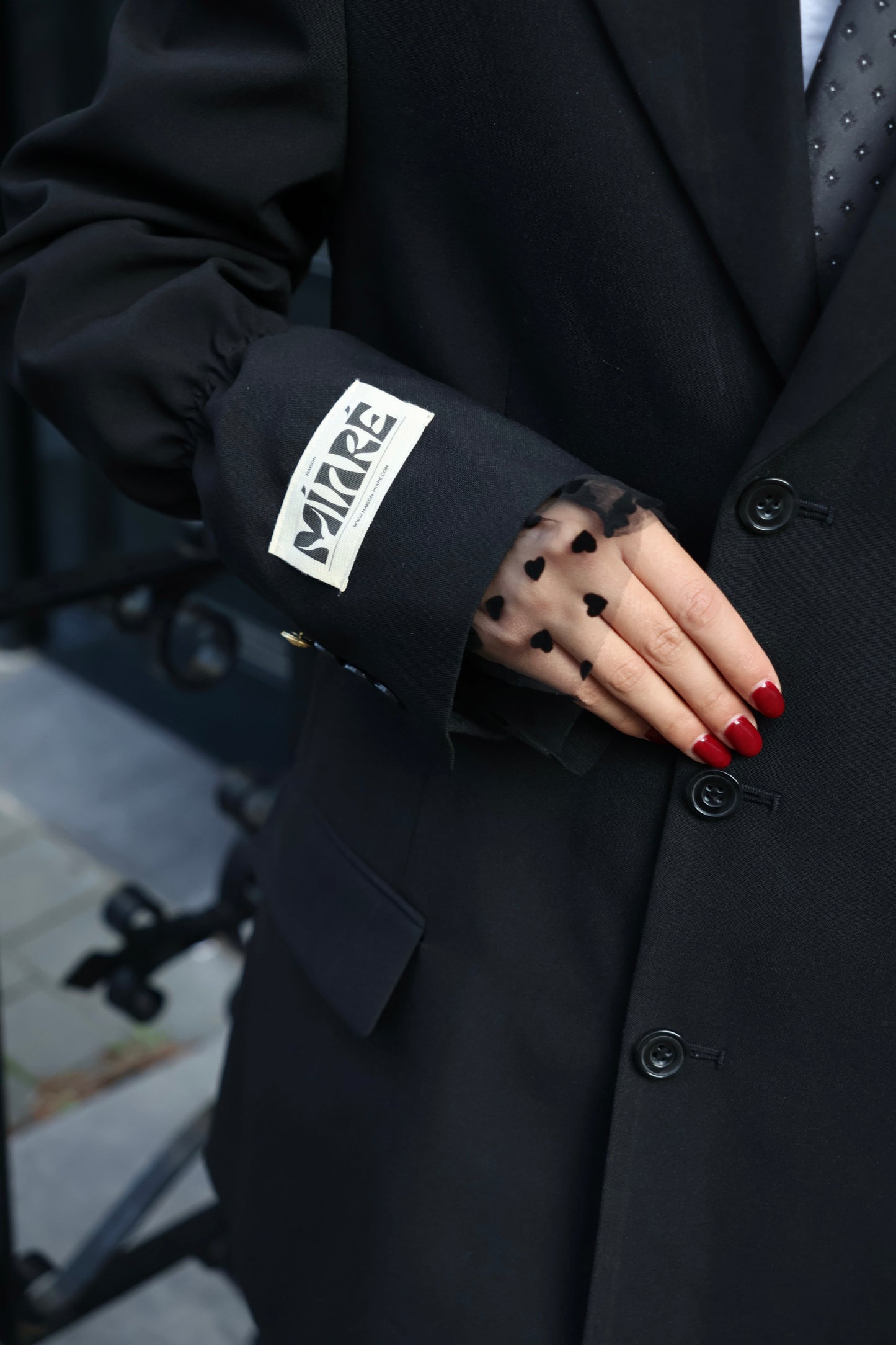 THE BLAZER SLEEVE - BLACK