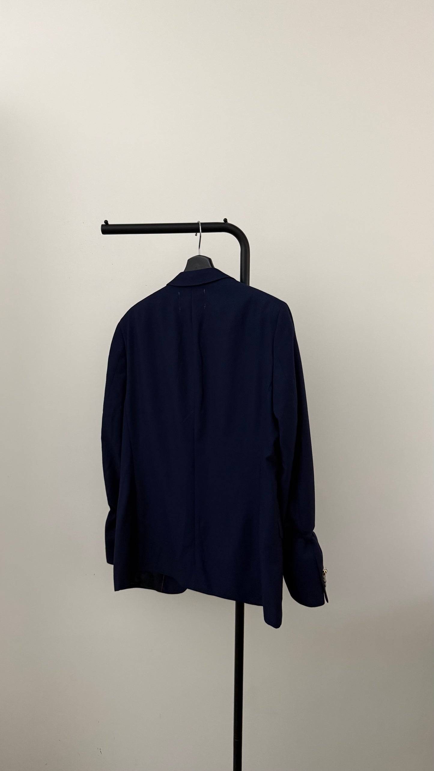 THE ESSENTIAL 1085