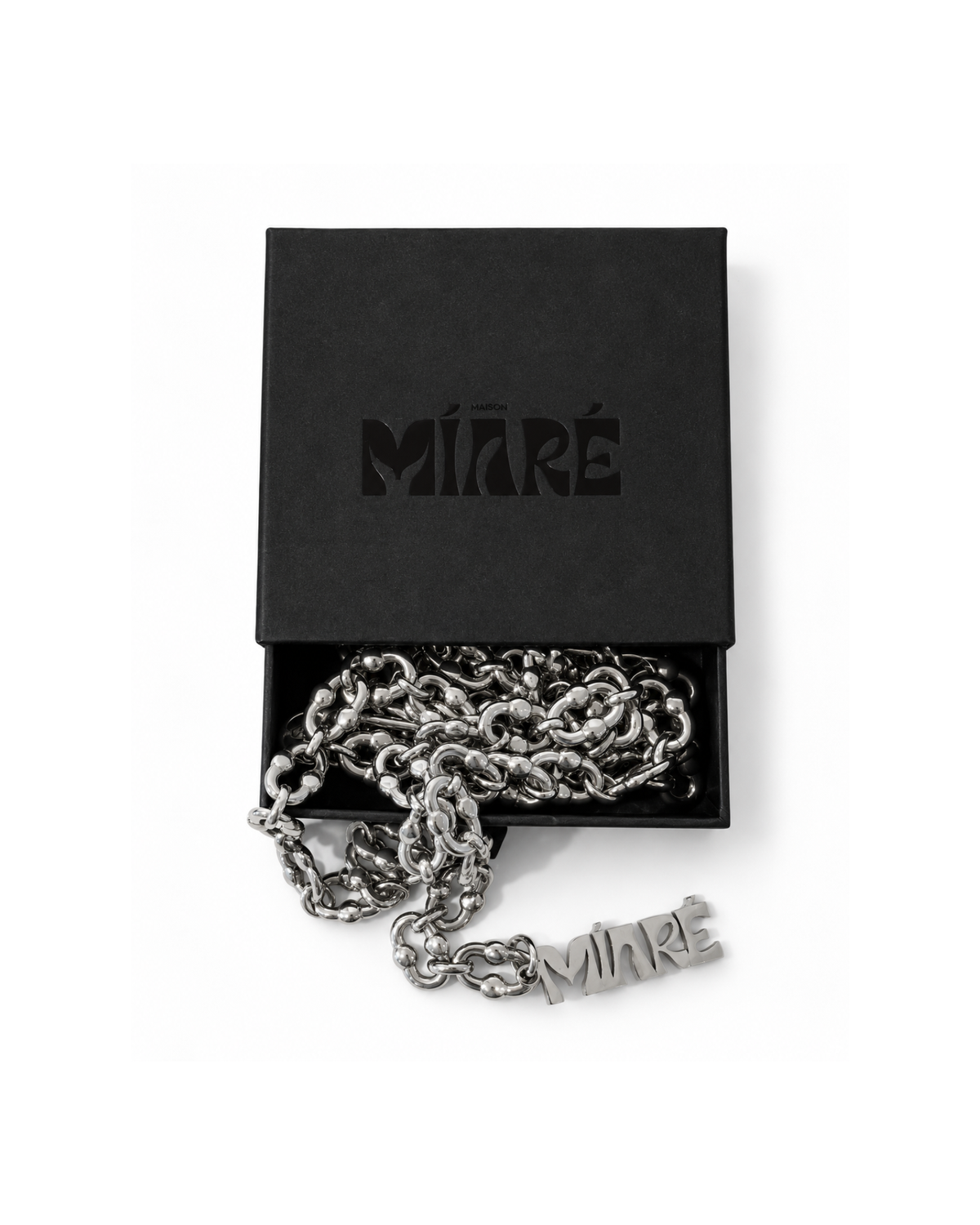 THE BLAZER CHAIN ESSENTIAL
