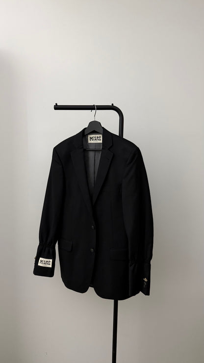 THE ESSENTIAL BLAZER 1001