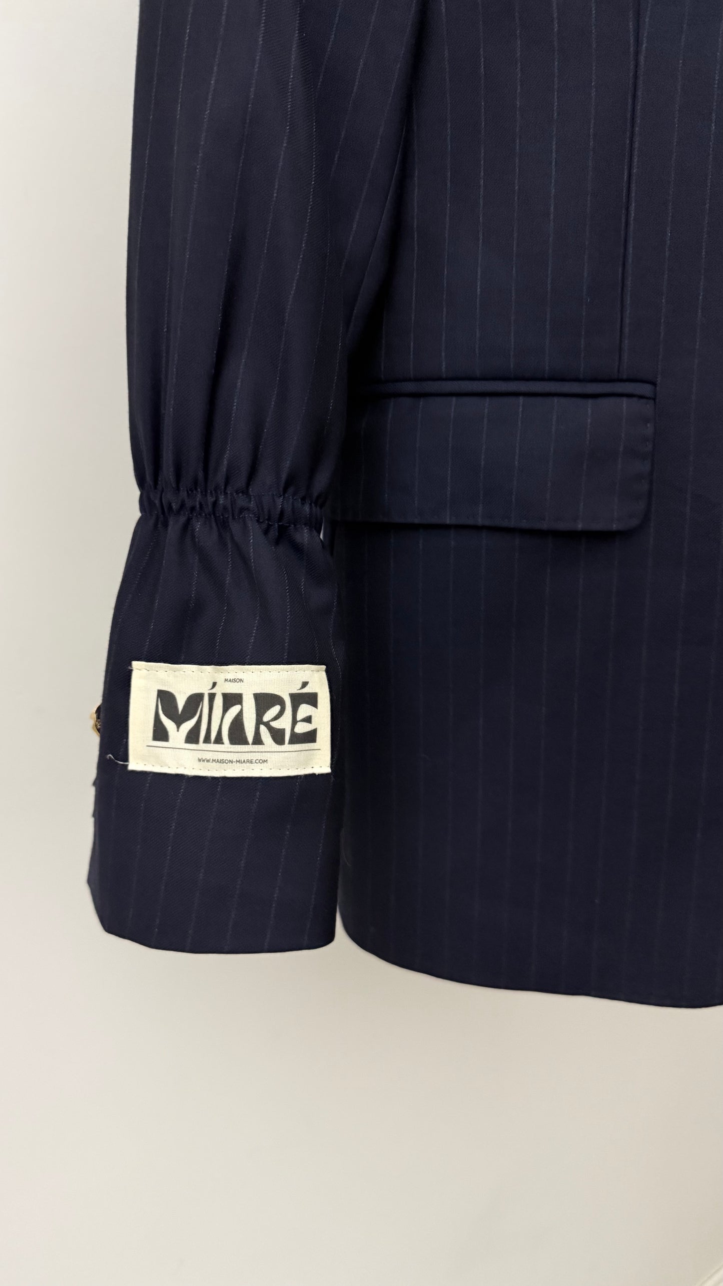 THE ESSENTIAL BLAZER 1003
