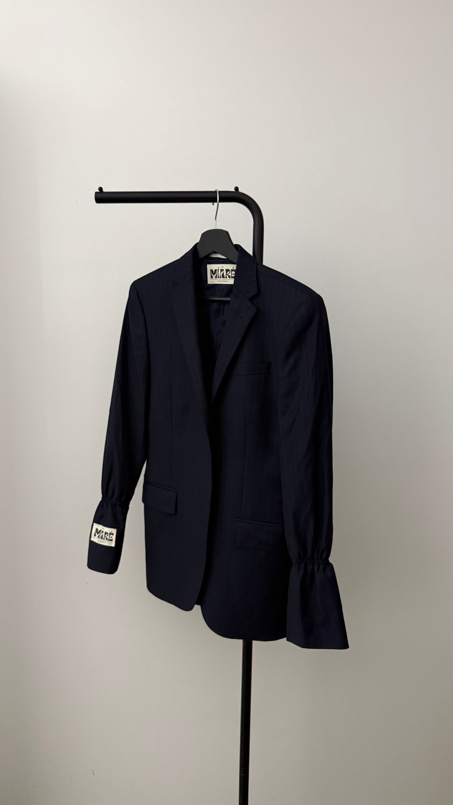 THE ESSENTIAL BLAZER 1003