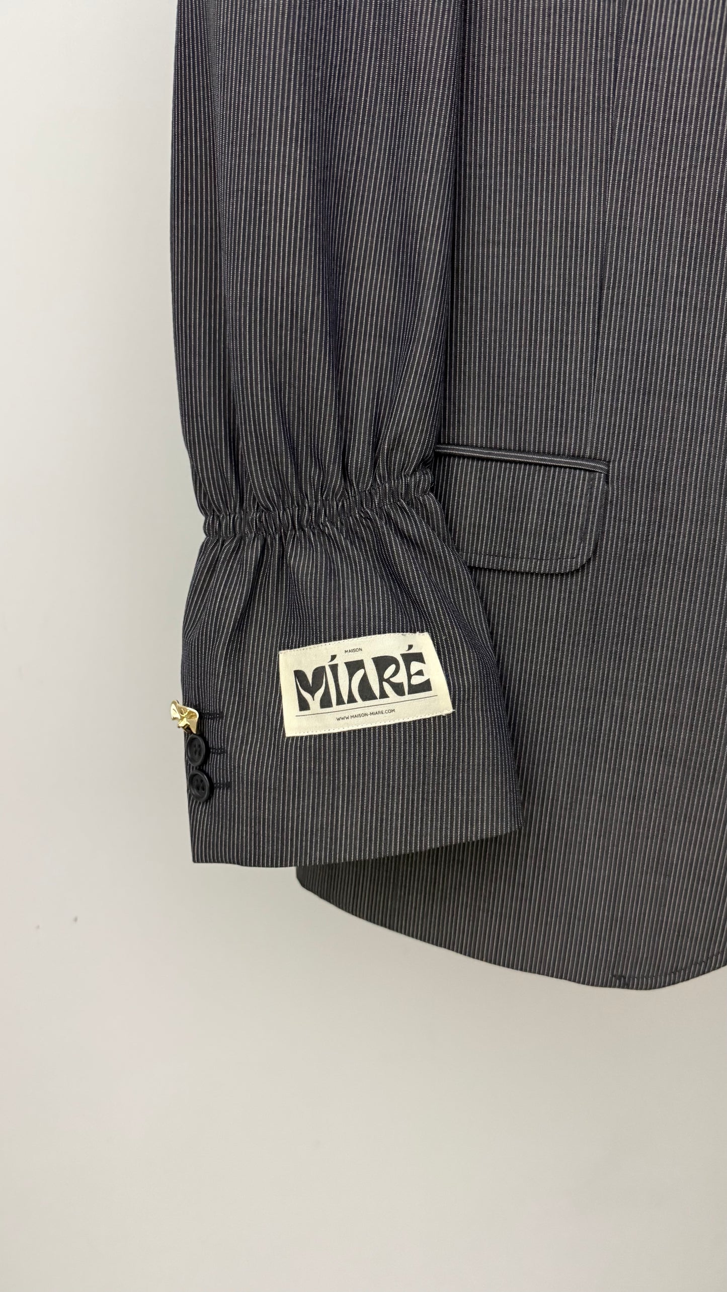 THE ESSENTIAL BLAZER 1004