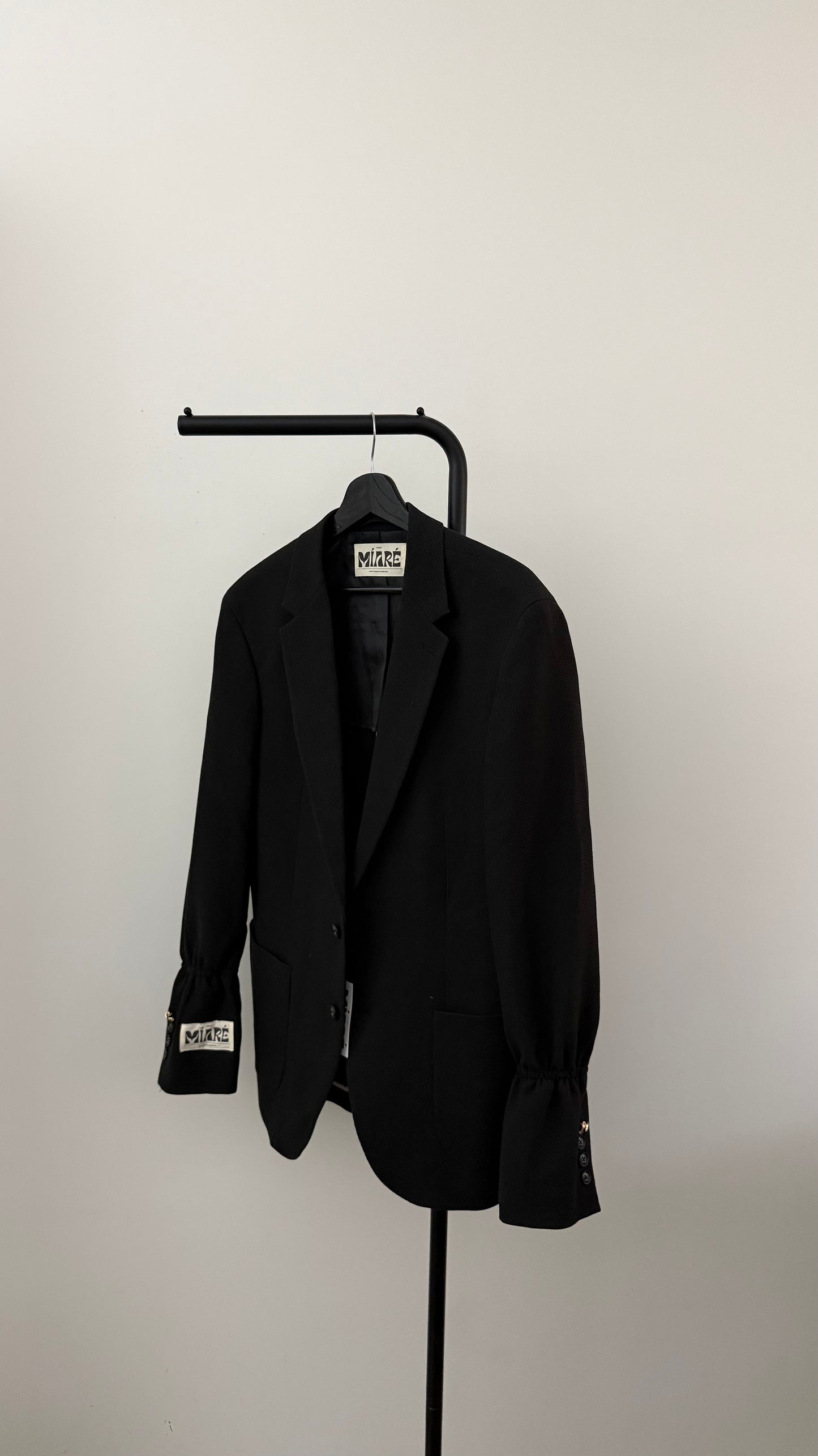 THE ESSENTIAL 1084