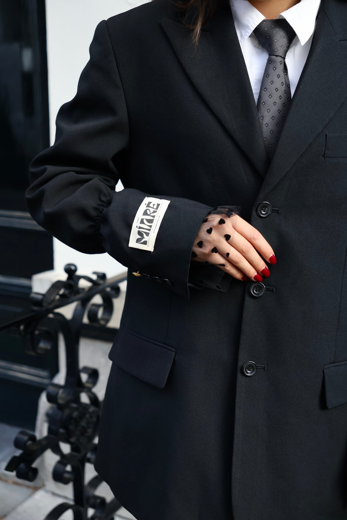 THE BLAZER SLEEVE - BLACK