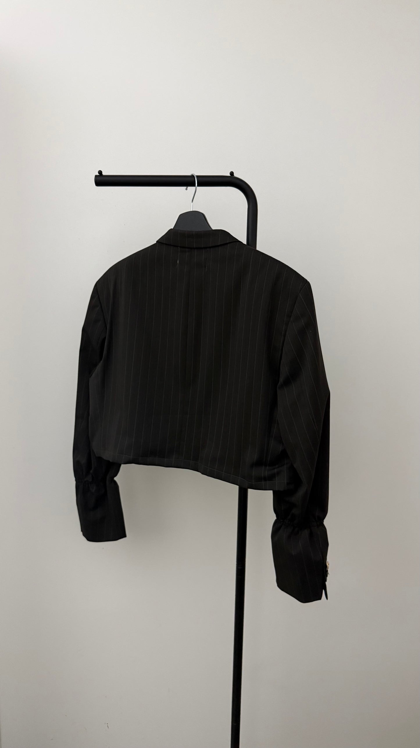 THE CROPPED 015