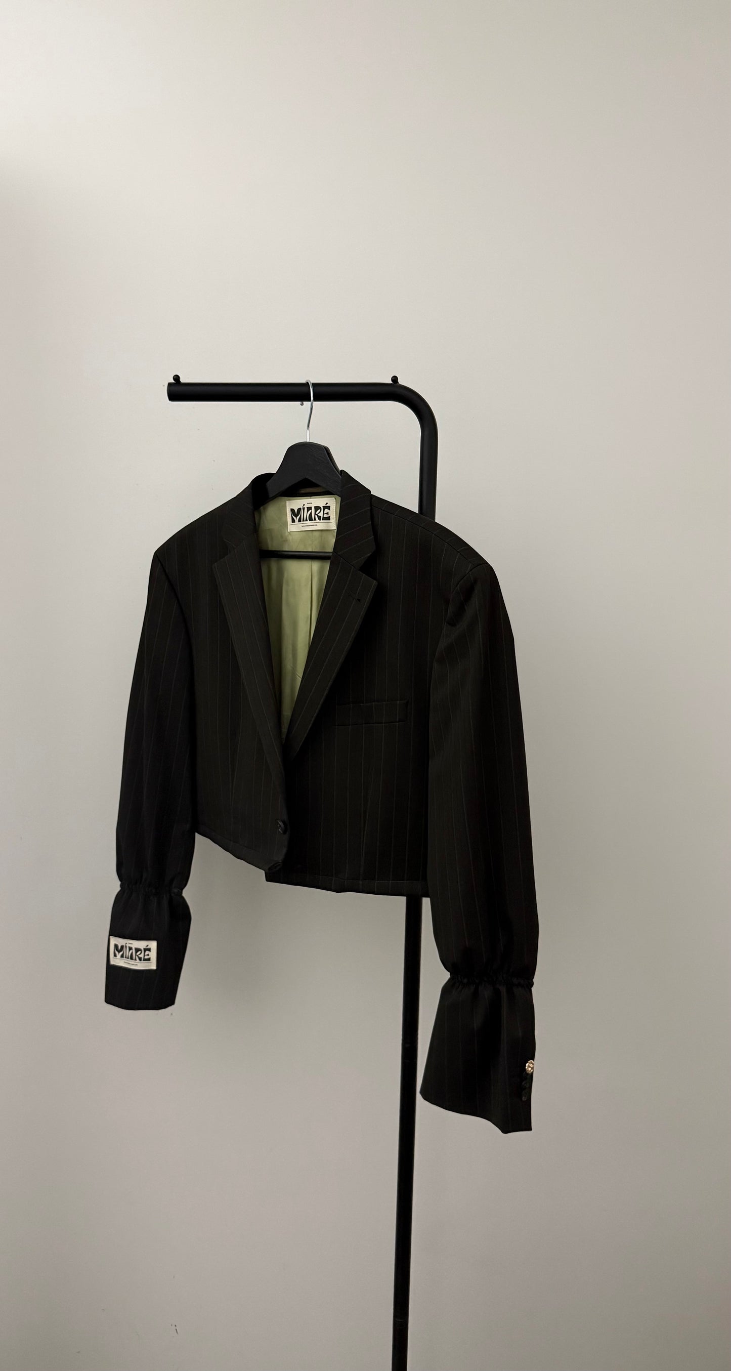 THE CROPPED 015