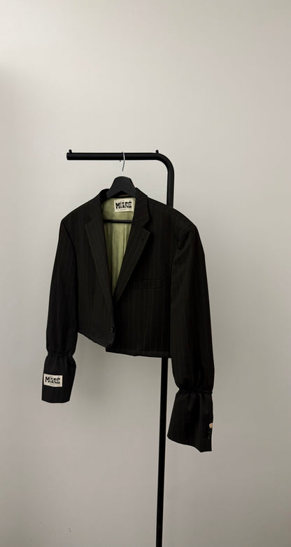 THE CROPPED 015