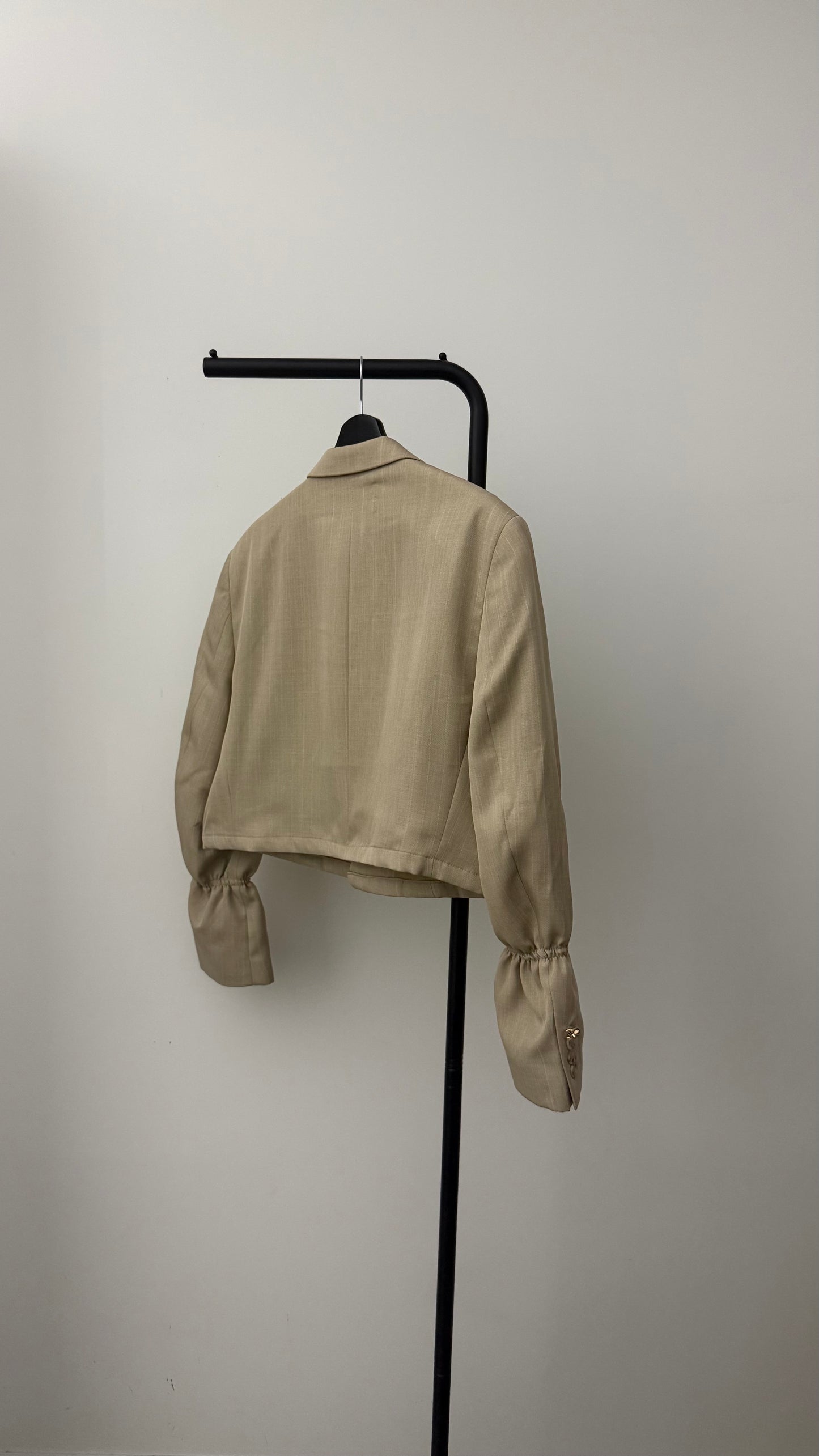THE CROPPED 018
